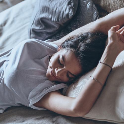 Você tem sonhos molhados? E sonhos sexuais? Veja o que significam 