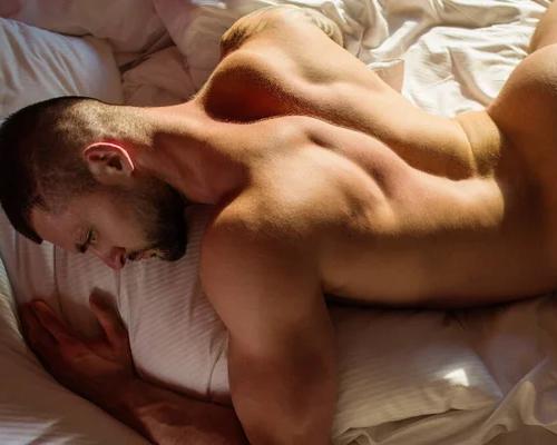 Desejo Sexual por Gay Musculoso 