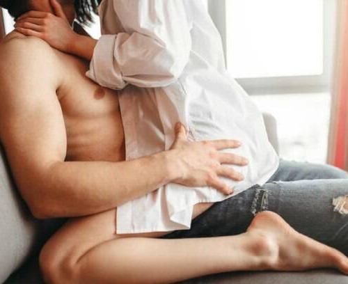 Quais são as melhores dicas para transar no sofá? 