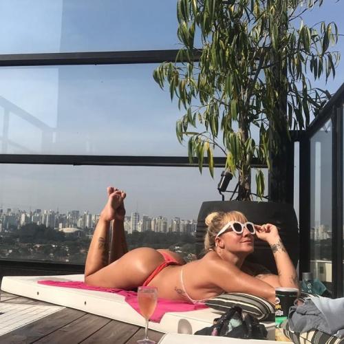 VIVI FERNANDEZ: MUSA DO PORNO BRASILEIRO PELADA 